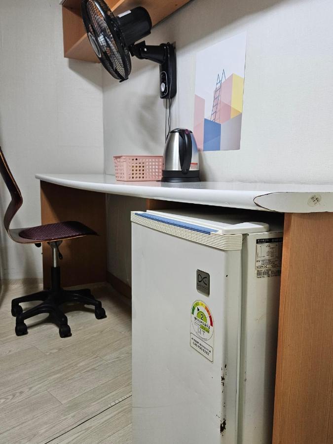 Hub House Livingtel Hostel Сеул Екстериор снимка