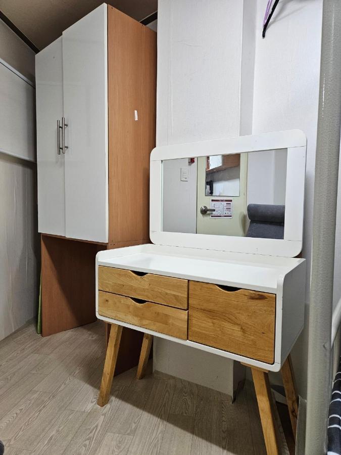 Hub House Livingtel Hostel Сеул Екстериор снимка