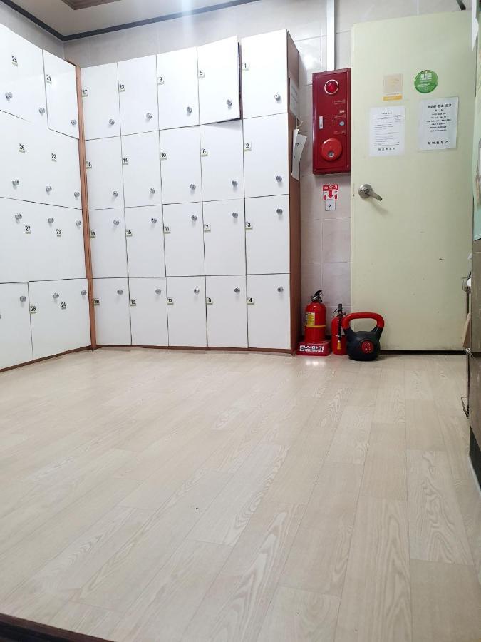 Hub House Livingtel Hostel Сеул Екстериор снимка